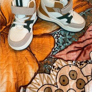 Boys toddler 8  High-Top  Velcro Sneakers - Green and Tan